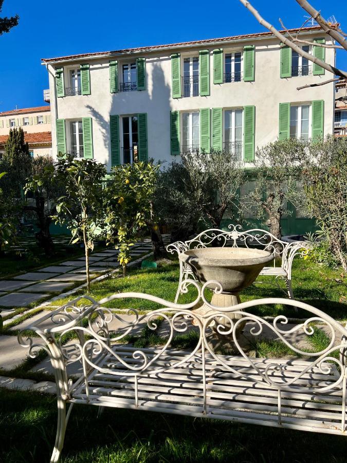 Amazing New Property In The Heart Of The Old Town Of Antibes Esterno foto