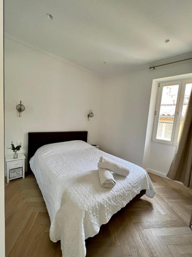 Amazing New Property In The Heart Of The Old Town Of Antibes Esterno foto